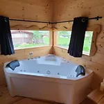 Tiny House Petite Balneo Cheminee Exterieure בקתה *